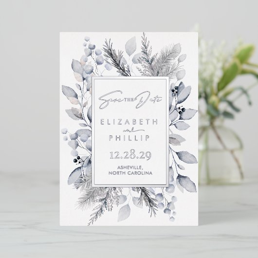 Silver Winter Botanischer Urlaub Save the Date Folieneinladung (Stehend vorne)