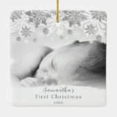 Silver Winter Snowflakes Personalisiert Baby Keramikornament (Rückseite)