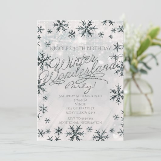 Silver Winter Wonderland Snowflakes Einladung (Stehend Vorderseite)