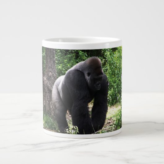 Silverback-männlicher Gorilla gehendes Jumbo-Tasse (Vorderseite)