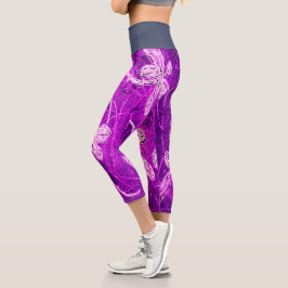 Silvery Dragonfliegen auf einem Zaubermagenta Sky Capri Leggings