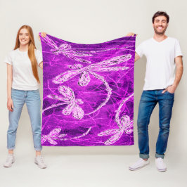 Silvery Dragonfliegen auf einem Zaubermagenta Sky Fleecedecke