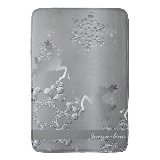 Silvery Reindeer & Snowflakes Badematte (Vorderseite Vertikal)