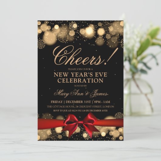 Silvester Party Gold Winter Wonder Red Bow Einladung (Stehend Vorderseite)