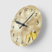 Silvesterabend mit Champagnerbrille Runde Wanduhr (Winkel)