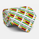 Simbabwe und die Flagge Simbabwes mit Ihrem Namen Krawatte (Gerollt)