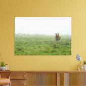 Simmental Bull in Foggy Green Pasta Leinwanddruck (Insitu (Wohnzimmer))