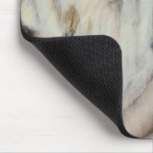 Simone in einem weißen Bonnet Mousepad (Ecke)