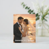 Simple and Minimalist Romantic Sunset Beach Vows  RSVP Karte (Stehend Vorderseite)