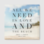 Simple Beach Wedding Gefallen Magnet<br><div class="desc">Einfache Hochzeit am Strand mit dem Sprichwort "Alles was wir brauchen ist Liebe und Strand". Maßgeschneidert mit Ihren Namen und Hochzeitstermin.</div>