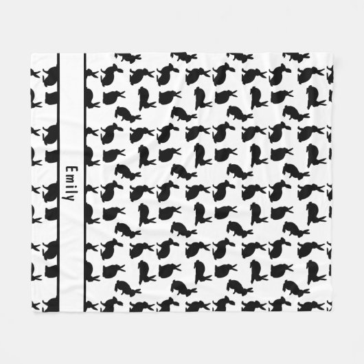 Simple Black And White Pattern Of Bunnies And Name Fleecedecke (Vorderseite (Horizontal))