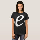 Simple Bold Large White Italic Script Lower Case e T-Shirt (Vorne ganz)