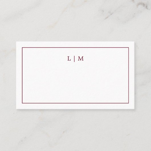 Simple Burgundy Monogram Elegant Wedding Platzkarte (Vorderseite)