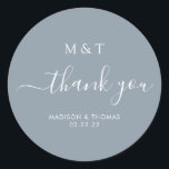 Simple Calligraphy Monogram Dusty Blue Wedding Runder Aufkleber<br><div class="desc">Einfache Kalligraphie Monogram Dusty Blue Wedding Classic Round Sticker</div>