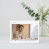 Simple Chic Typografy Script Foto Graduate Ankündigungspostkarte (Stehend Vorderseite)