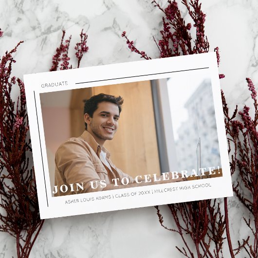 Simple Chic Typografy Script Foto Graduate Ankündigungspostkarte