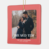 Simple Coral First Christmas Verlobtes Custom Foto Keramikornament (Links)