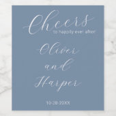 Simple Dusty Blue Elegant Script Wedding Weinetikett (Einzelnes Label)