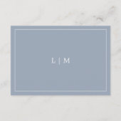Simple Dusty Blue Monogram Elegant Wedding Begleitkarte (Rückseite)