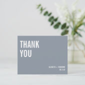 Simple Dusty Blue Typografy Wedding Dankeskarte (Stehend Vorderseite)