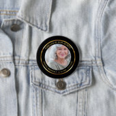 Simple Elegant Black & Gold Celebration of Life  Button (Beispiel)