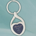 Simple Elegant Dark Blue Wedding Vielen Dank Schlüsselanhänger<br><div class="desc">Einfache Elegant Dark Blue Wedding Danke Schlüsselanhänger. Dieser elegante Schlüsselanhänger in Herzform ist eine großartige Gastgeschenk Hochzeit für Ihre Gäste. Dunkelblauer Hintergrund mit Text in einem modernen Skript. Sie können den gesamten Text leicht anpassen - personalisieren Sie ihn mit dem Namen der Braut, dem Namen des Bräutigams, dem Hochzeitstag und...</div>