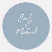 Simple Elegant Dusty Blue Script Minimal Wedding Runder Aufkleber (Vorderseite)