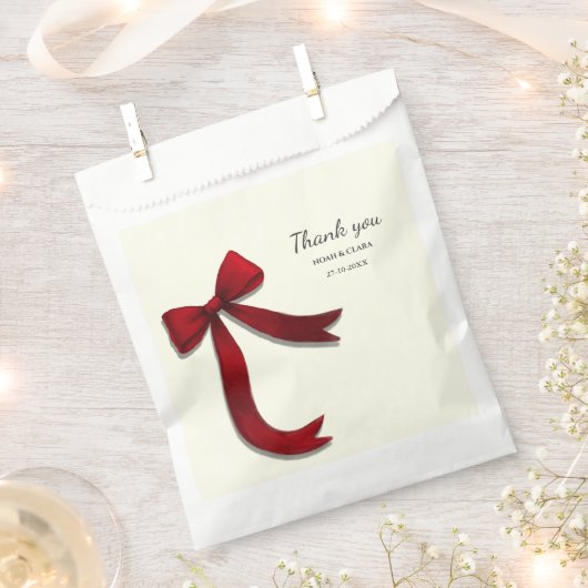Simple Elegant Minimalist Red Bow Geschenktütchen (Ausgeschnitten)