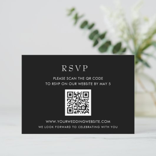 Simple Elegant Modern Black QR CODE RSVP Karte (Stehend Vorderseite)