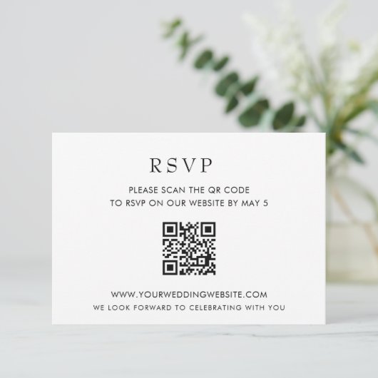Simple Elegant Modern White QR CODE RSVP Karte (Stehend Vorderseite)