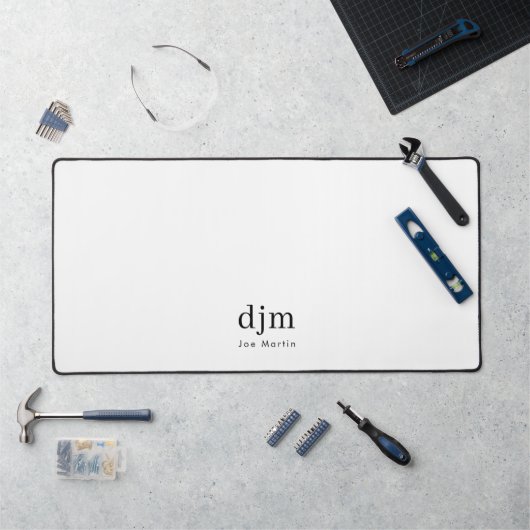 Simple Elegant Monogram Minimalist Black & White Schreibtischunterlage (Arbeitsplatz)