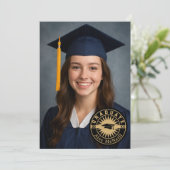 Simple Elegant Round Emblem & Photo Graduation Einladung (Stehend Vorderseite)