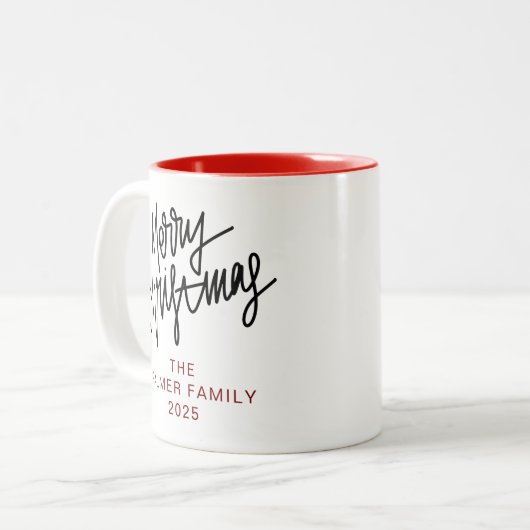 Simple Elegant Typography Christmas Family Name Zweifarbige Tasse (Vorderseite Links)