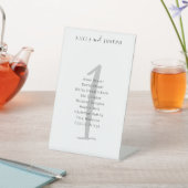 Simple Elegant Wedding Guest List Tischnummer 1 Sockelschild (In SItu)