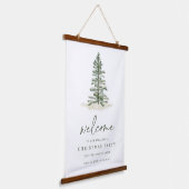 Simple Evergreen Christmas Welcome Sign Wandteppich Mit Holzrahmen (Gewinkelt)