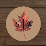 Simple Fall Leaf Terracotta Wedding Umschlag Aufkl Runder Aufkleber<br><div class="desc">Dieser Umschlag Aufkleber aus Terracotta-Herbstblättern wird durch die zarte Eleganz der Natur inspiriert, mit einem rustikalen und schlichten Charme, der das Wesen des Herbstes einfängt. Dieses Design ist mit einem minimalistischen Ahornblatt aus Boho auf Terrakotta-Hintergrund gestaltet. Jedes Stück dieser Kollektion lädt Sie ein, den sanften Reiz der Saison zu genießen...</div>