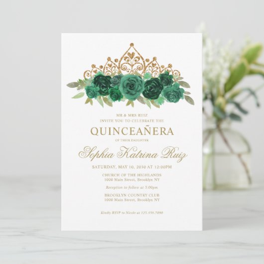 Simple Floral Emerald Green Gold Crown Quinceañera Einladung (Stehend Vorderseite)