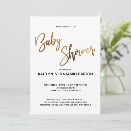 Simple Gold Typografy Baby Shower Einladung (Stehend Vorderseite)