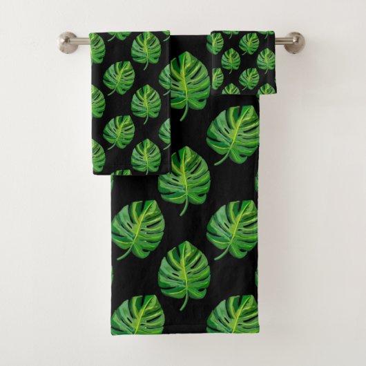 Simple Green Monstera Leaf Pattern on Black Badhandtuch Set (Insitu)