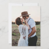 Simple Greenery Couple Foto Wedding Einladung (Rückseite)