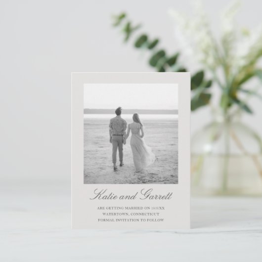 Simple Grey Elegant Wedding Save the Date Ankündigungspostkarte (Stehend Vorderseite)