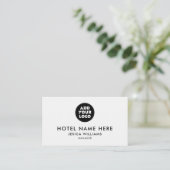 Simple Hotel Logo Name with Job Title Qr Code Visitenkarte (Stehend Vorderseite)