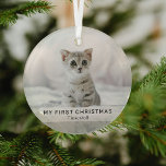 Simple Kitten 'My First Christmas' Foto Keepake Ornament Aus Glas<br><div class="desc">Mit dieser einfachen,  modernen Vorlage erstellen Sie den ersten Weihnachtsschmuck eines Hauses. Design beinhaltet ein Foto Ihres Welpen oder Kätzchens,  ein weißes Overlay-Banner mit dem Text 'MY FIRST CHRISTMAS' und dem Namen des Tieres.</div>