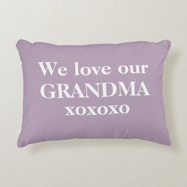 Simple Lavender & White 'Wir Liebe unser Oma' Dekokissen (Vorderseite)