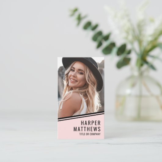 Simple Logo QR Code Blush Pink Visitenkarte (Stehend Vorderseite)