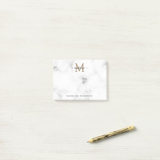 Simple Marble Gold Girly Script Monogram Post-it Klebezettel (Auf Schreibtisch)