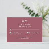 Simple Maroon Custom Wedding RSVP Karte (Stehend Vorderseite)