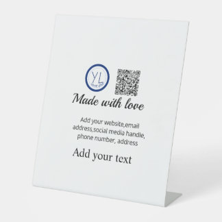 Simple minimal q r code add logo scan code name te sockelschild