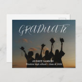 Simple Modern Calligraphy Photo Graduation Einladungspostkarte (Vorne/Hinten)