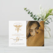 Simple Modern Nurse Graduation Party Gold Script Einladung (Stehend Vorderseite)